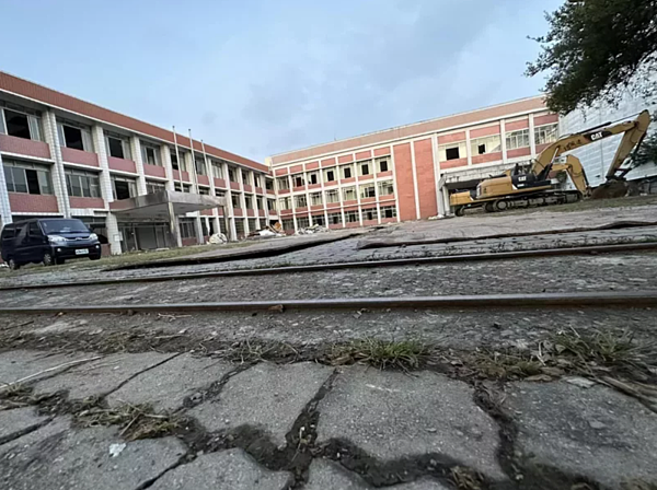 中華民國農會最近正在拆除,區內還有蔗糖鐵道通過。圖/取自臉書老台中的懷舊記憶