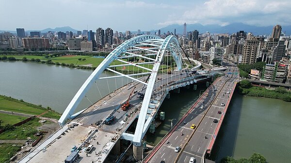 新中正橋台北往新北方向將於10月開放通行。圖/台北市政府提供