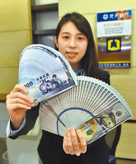 匯銀主管預期,新台幣匯價估計32元關卡有守。圖∕本報資料照片