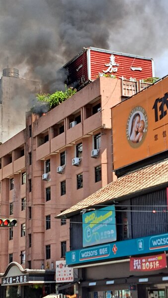 和風嘉一飯店於今(15)日上午10時9分發生火警。圖/擷取自《我是礁溪人》臉書