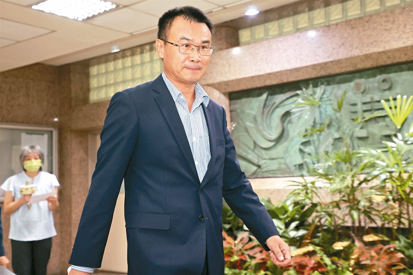 進口蛋保存不當、標示不實引發食安疑慮,農業部長陳吉仲(右)昨稱還會有進口蛋進來台灣,但會有更精進作法和更嚴謹的監督。記者許正宏/攝影