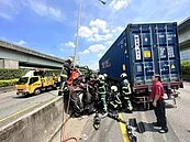 國一4車追撞1車擠爛　夫婦雙亡