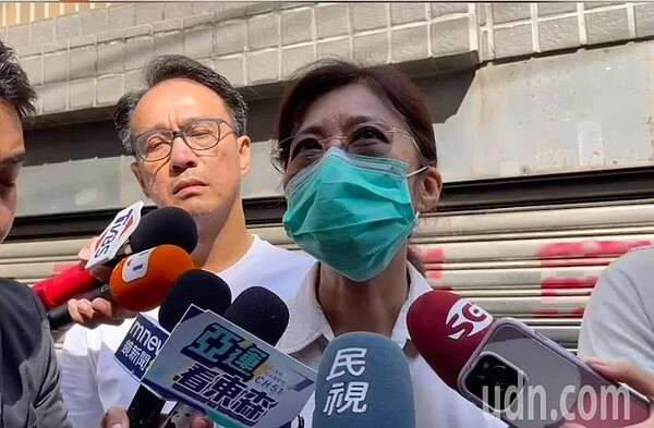 民眾黨主席柯文哲胞妹、醫師柯美蘭今天上午回到新竹老家，了解自家拆除違建情形，現場被媒體問到有意參選立委一事，首度表態想選立委、爭取徵召。記者張裕珍／攝影
