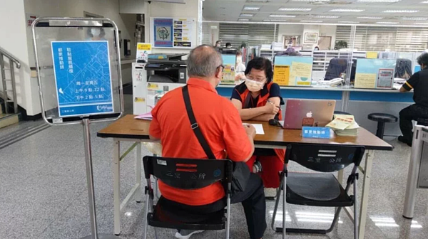 都更涉及多個專業層面，讓民眾覺得都更很複雜，此時就需要都更推動師協助說明。圖／新北市都更處提供