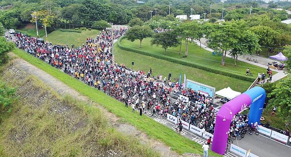 透過單車活動體驗台中地區各種風貌。圖/運動局提供