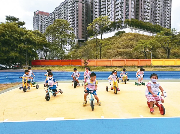 基隆市57家公共化幼兒園這學年全數開辦課後延長照顧服務,開課率居全國各縣市之冠。圖/基隆市教育處提供