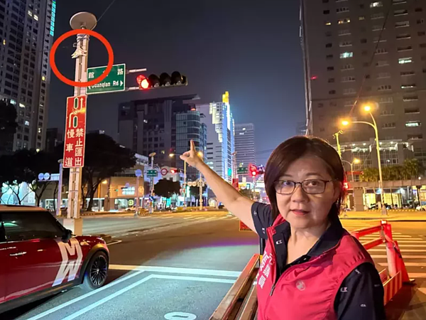 中市議員張芬郁指出,台中摩拳擦掌辦國慶焰火,但台灣大道的LED湖心亭意象燈飾有近5成故障,美好台中印象「很落漆」。圖/張芬郁提供