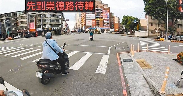 台中市北區有1處由三民、崇德、五權、錦南街等4條路匯集成不對稱的五岔路口,台中市警察局第二分局自製拆解影片,教民眾正確行駛。(圖/截取自影片)