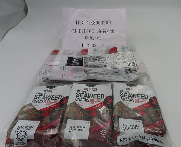 韓國出口「海苔(辣雞風味)(CJ BIBIGO CRISPY SEAWEED SNACKS HOT CHICKEN FLAVOR)」檢出甜味劑含量不符規定。圖/食藥署提供