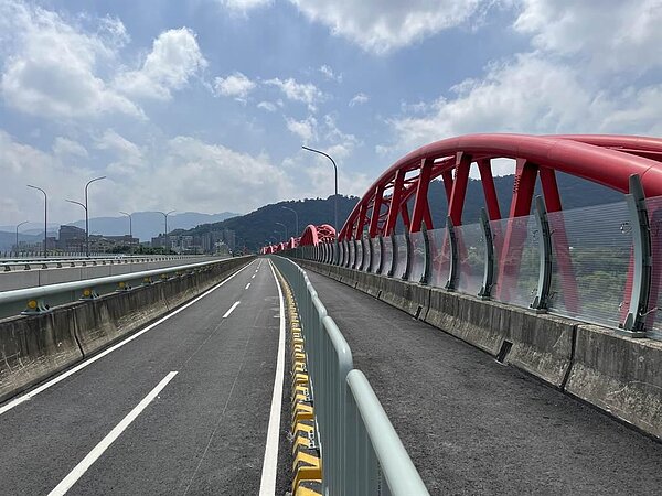 三鶯大橋將於9月23日開放全線通車,為往返三鶯地區的民眾帶來安全便利的交通。(新北市工務局提供/蔡亞樺新北傳真)
