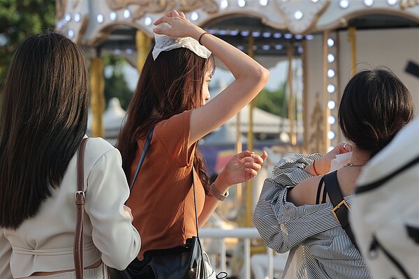 20、21日兩天各地晴朗,白天偏熱。聯合報系資料照