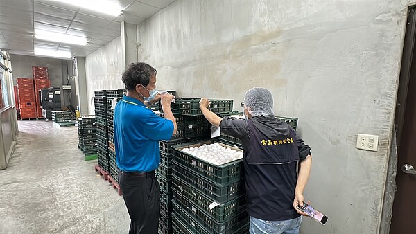 台中市食品藥物安全處針對台中市12家液蛋製造廠展開第二波擴大稽查專案。圖/台中市府提供