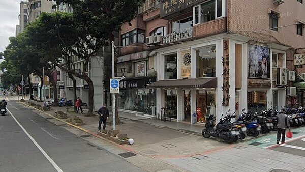 台北市商業處輔導台北市愛國東路國際婚紗街發展協會自主辦理「愛國東路 憶婚紗」系列活動。圖/翻攝自Google Map