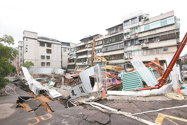台北基泰大直坍塌案造成許多民眾流離失所,市府撥付安置補助金給受災戶。聯合報系資料照片