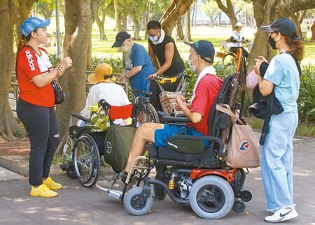 總統參選人賴清德、柯文哲,昨日不約而同提出長照相關政見。圖為示意圖。(本報資料照片)