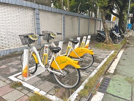 微笑單車網站5月遭駭客攻擊，微笑單車公司將於今晚6時前發放500元騎乘券至受駭客影響的4萬多名會員帳號。（劉彥宜攝）