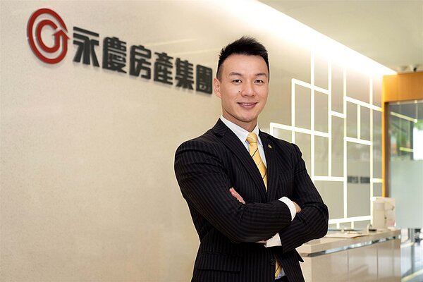 永慶房屋人資部協理塗振宏表示，永慶房屋採用「用人先投資再訓練」，針對業務新人提供前12個月每月5萬收入保障。圖／永慶房產集團提供