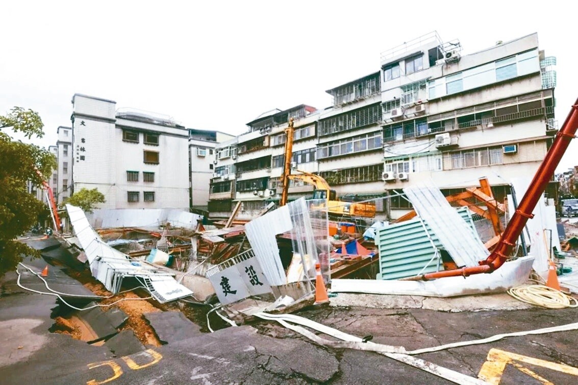 「基泰大直」建案施工不當，造成連續壁斷裂、工地塌陷。本報資料照片 