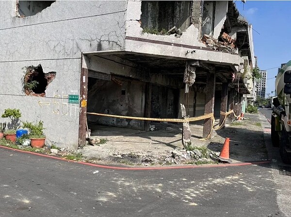 台南市空屋空地被視為登革熱隱藏高風險點,議員要求有強制作為。圖/讀者提供