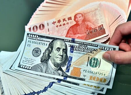 國銀分析,美元仍具利率收益優勢,可適時掌握高利期。圖∕本報資料照片