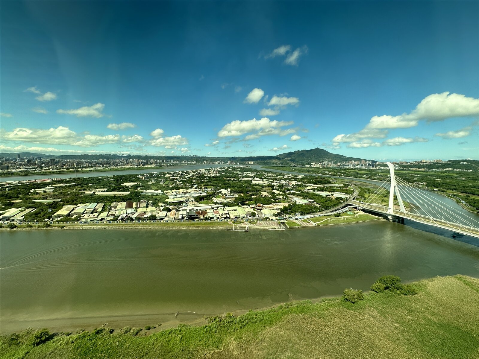 台北市長蔣萬安昨視察士林和社子島地區,從北投焚化爐觀景台可鳥瞰社子島現況。記者楊正海/攝影