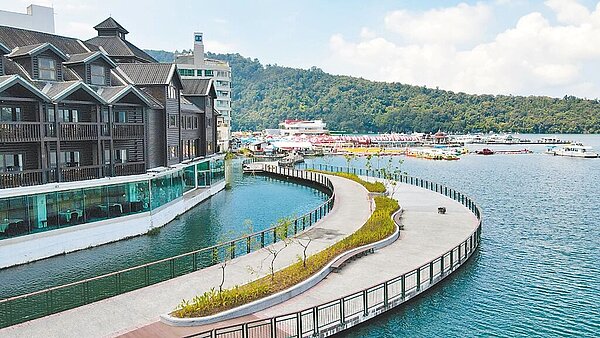 日月潭伊達邵經纜車站到九蛙平台的環湖水上自行車道23日正式啟用。(日月潭風景區管理處提供/曾雪蒨南投傳真)