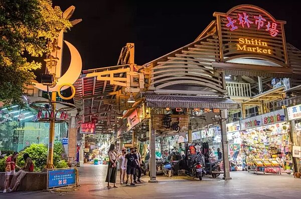 受到疫情影響衝擊國際旅客人流,士林市場地下美食區順勢著手進行改建。圖/台北市市場處提供