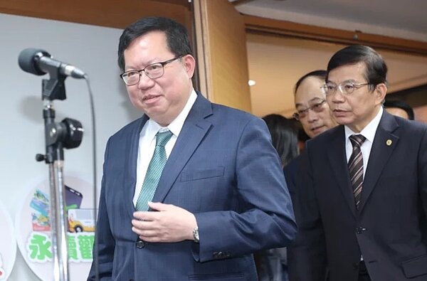 行政院副院長鄭文燦(左)。圖/聯合報系資料照