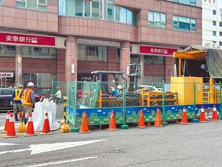 台中市近幾年積極推動汙水下水道接管,但截至去年底接管率僅25.6%,民代抨擊速度太慢。(林欣儀攝)