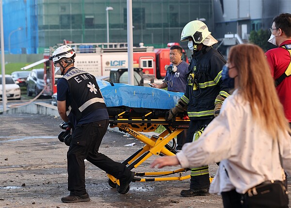 第一線消防、緊急救護技術員面對如此高風險的工作,專家建議,第一線人員應告訴家人「我會更小心」,讓家人放心,並於出勤時好好照顧自己。本報資料照片