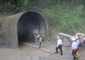 森鐵修復工程　阿里山多林隧道貫通
