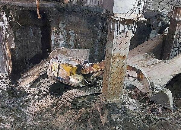 彰基七期醫療大樓新建工程去年3月發生擋泥牆倒塌,開挖溝機的施姓工人被壓死事故。圖/民眾提供