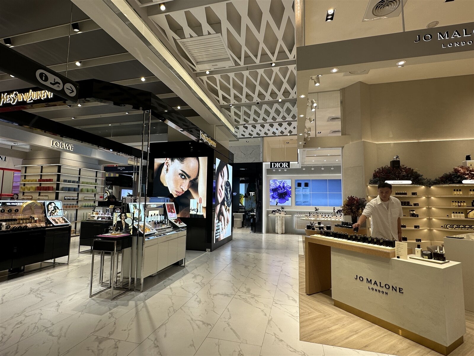 新光三越「DIAMOND TOWERS」集結多加香氛品牌。記者林海/攝影