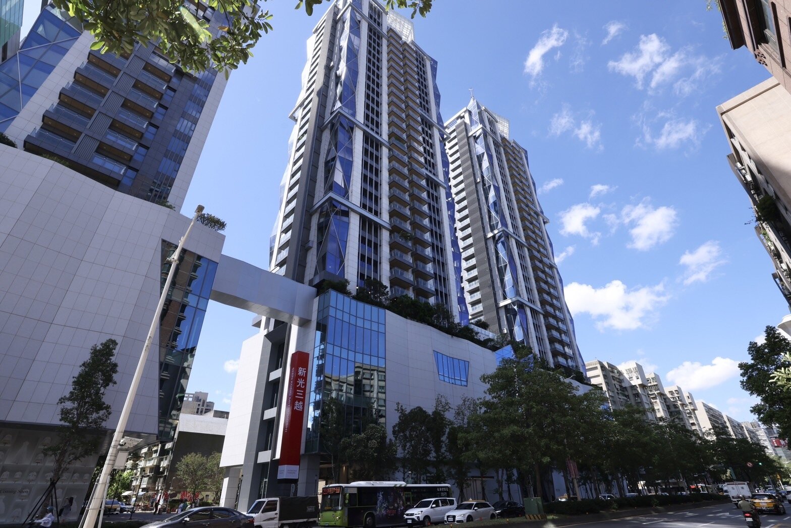 新光三越DIAMOND TOWERS共集結130個品牌,10家全台首發、7家百貨獨家、17家東區獨家櫃位進駐。記者王聰賢/攝影