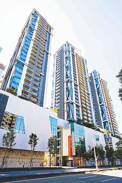 新光三越最新店型「DIAMOND TOWERS」月底將試營運。(石智中攝)