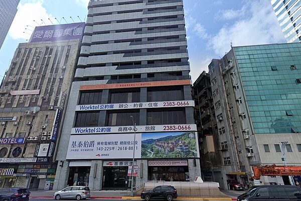 基泰建設25日晚間發布重大訊息,表示將出售旗下子公司的「基泰忠孝」大樓。圖取自google maps