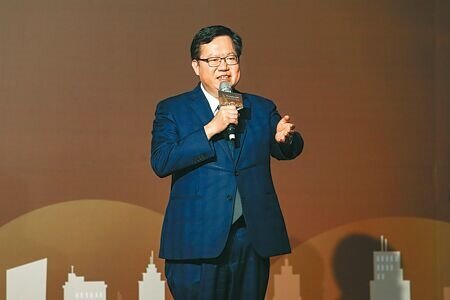 行政院副院長鄭文燦26日參加「中時房產金牌獎頒獎典禮」,恭賀所有得獎者。(鄧博仁攝)