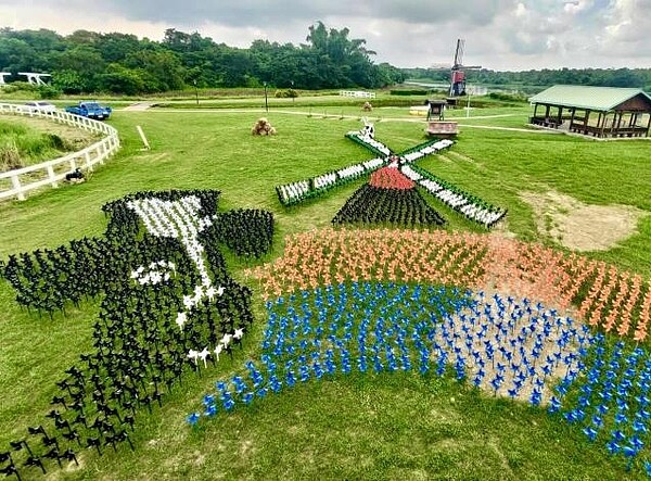 台南德元埤荷蘭村風車節5000小風車、迷宮打造4大布景。圖／台南市政府提供