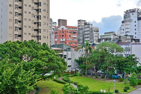 萬華區社會住宅基地,昆明街、開封街二段交接口,中興國小校舍舊址,萬華區房產俯瞰圖,落實居住正義政策,台北好好看系列綠地。(好房News記者陳韋帆/攝影)