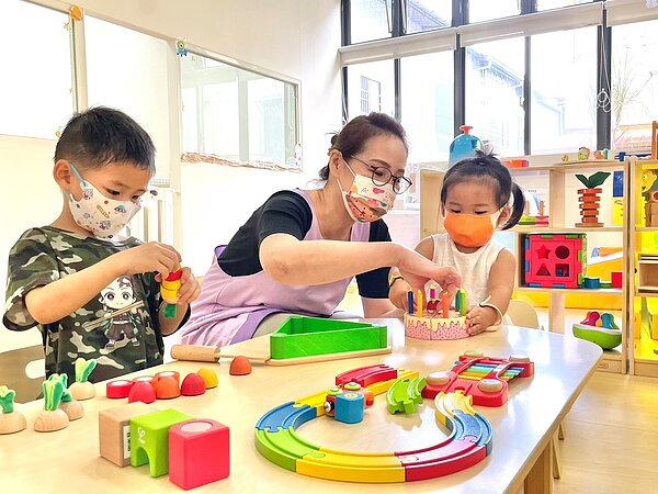 台中市新社區第1間親子館和第1家公托,27日同步開幕。台中市政府提供