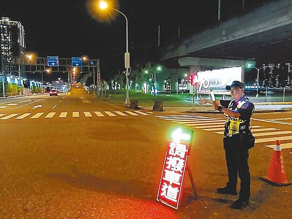 中秋節連假將至，警方預計10月1日收假將湧入大量車潮，呼籲民眾配合現場交通指引。示意圖。（烏日警分局提供／潘虹恩台中傳真）