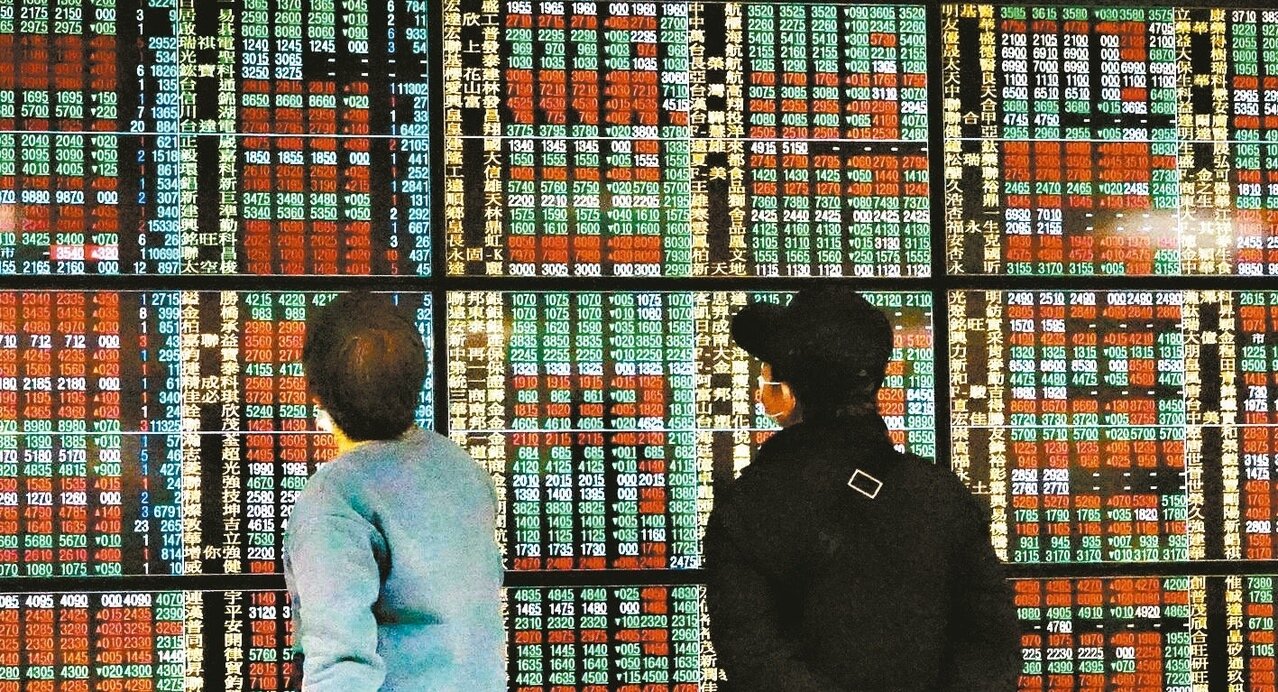 網友被股市套牢。圖/聯合報系資料照片