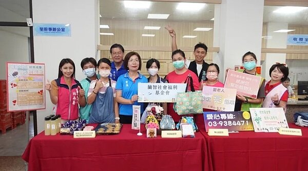 宜蘭市公所舉辦「好市成雙」購物季活動，從10月4日開始，民眾到南北館、綠九、北門等4個傳統市場，可透過在公益市集消費、發票或身分證號碼等方式，兌換面額50元的好市券。圖／宜蘭市公所提供
