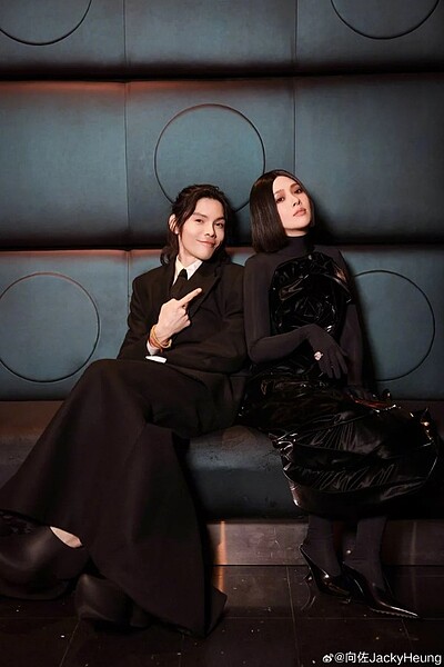 向佐與郭碧婷於2019年結婚。 圖/截自微博向佐