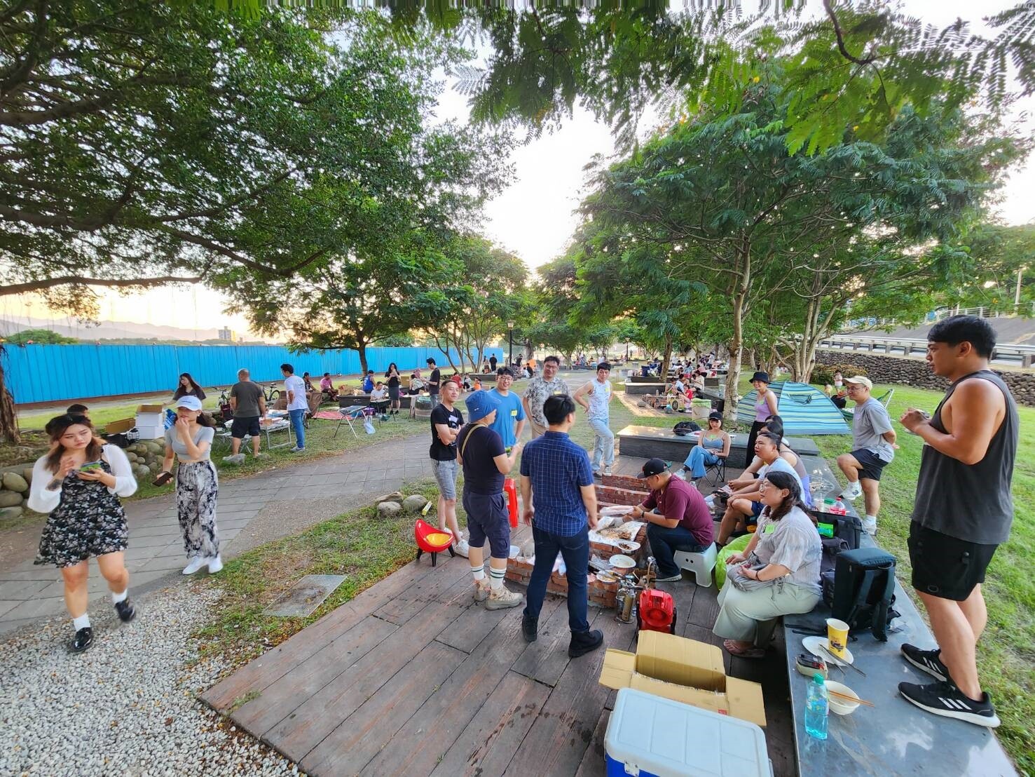 樹林原住民主題部落公園烤肉區各區塊前天下午就已佔滿烤肉民眾。記者李定宇／攝影 