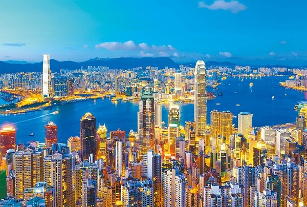 易遊網限時推出預訂香港航空香港機票買1送1。（易遊網提供）