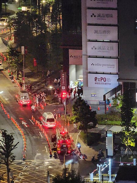 新店裕隆城近日開幕,掀起一股熱潮,話題不斷,1日晚間突然發生火災,消防車、救護車趕到場,氣氛一度警繃。圖/取自PTT