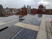 北市放寬違建設光電板　引熱議