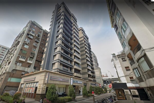位於台北市東區SOGO百貨復興館周邊的新古屋「大安鼎好」，轉手都有好價格。圖／截自Google Map