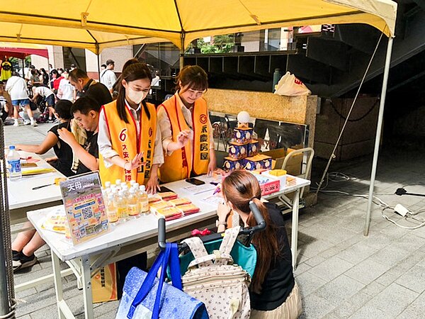 永慶房屋一起參與市集活動，規劃打卡活動，準備豐富的禮物贈送給現場民眾。（圖／永慶房屋提供）